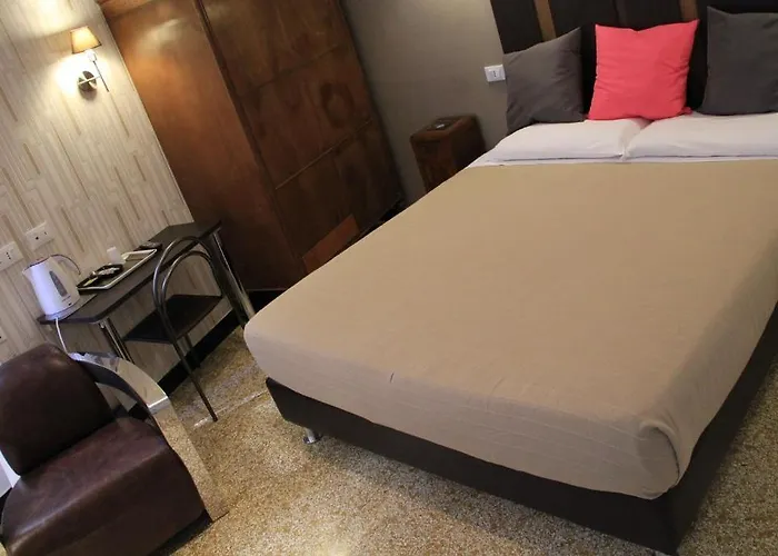 Bologna فندق جنوة